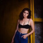 Asha Negi Instagram - Yellows and Blues!🌝💙 . @bharat_rawail @savlambaa @makeup_by_nainaa @hairbysharda