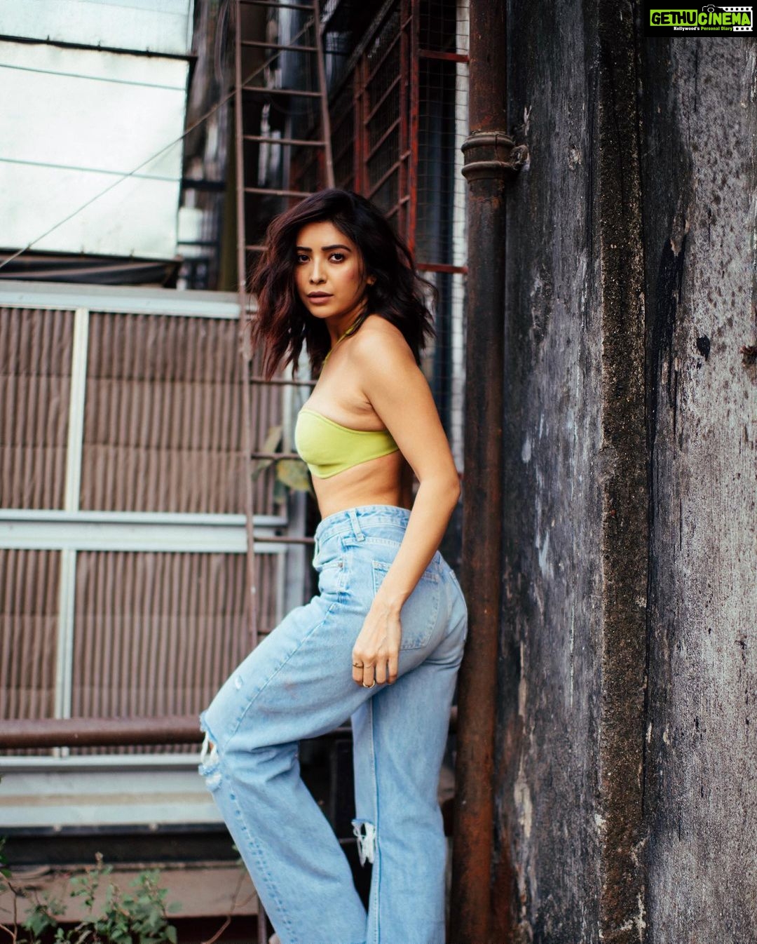 Asha Negi Instagram - Thinking of a cute pickup line..👀 Still thinking 🥹 . @bharat_rawail @savlambaa @makeup_by_nainaa