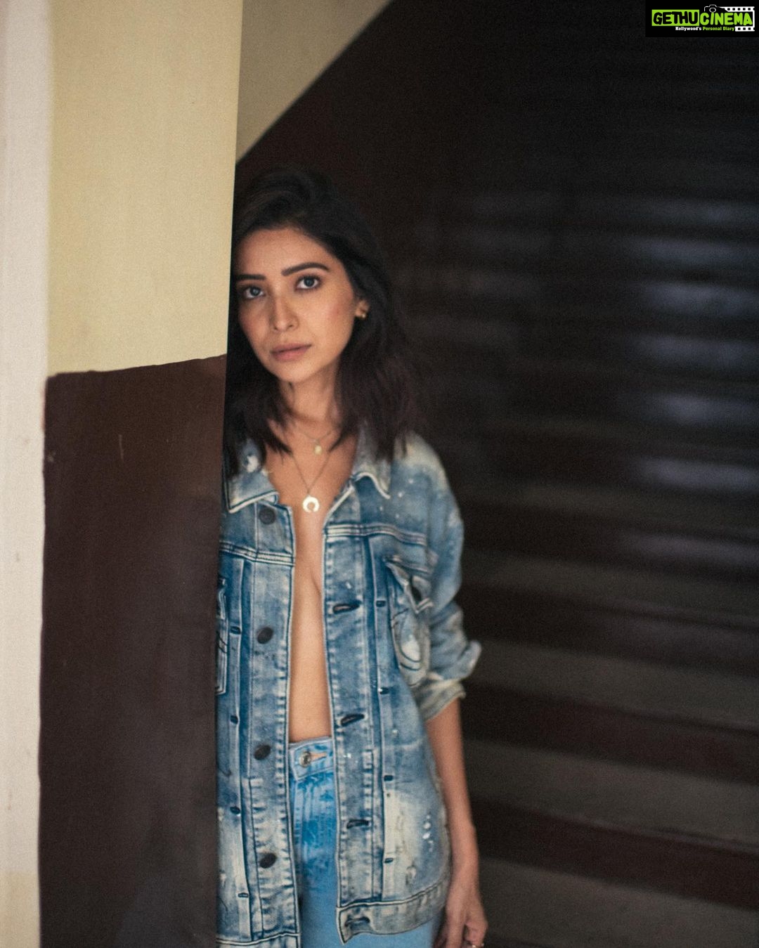 Asha Negi Instagram - Living in a @bharat_rawail world! . . @bharat_rawail @makeup_by_nainaa @savlambaa