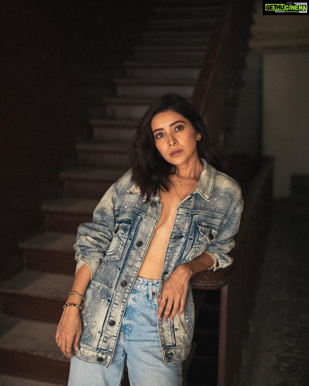 Asha Negi Instagram - Living in a @bharat_rawail world! . . @bharat_rawail @makeup_by_nainaa @savlambaa