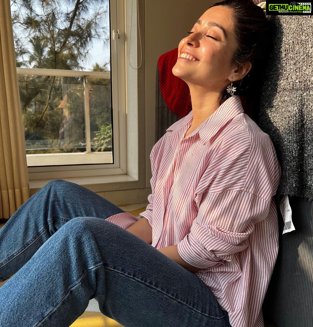 Asha Negi Instagram - Chai hai.. Dhoop hai.. Sukoon hai🌷