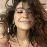 Asha Negi Instagram - Sorry can’t hear you over the volume of my curls! 😜 . . HMU/ hair @makeupbypompy @jollysingh17