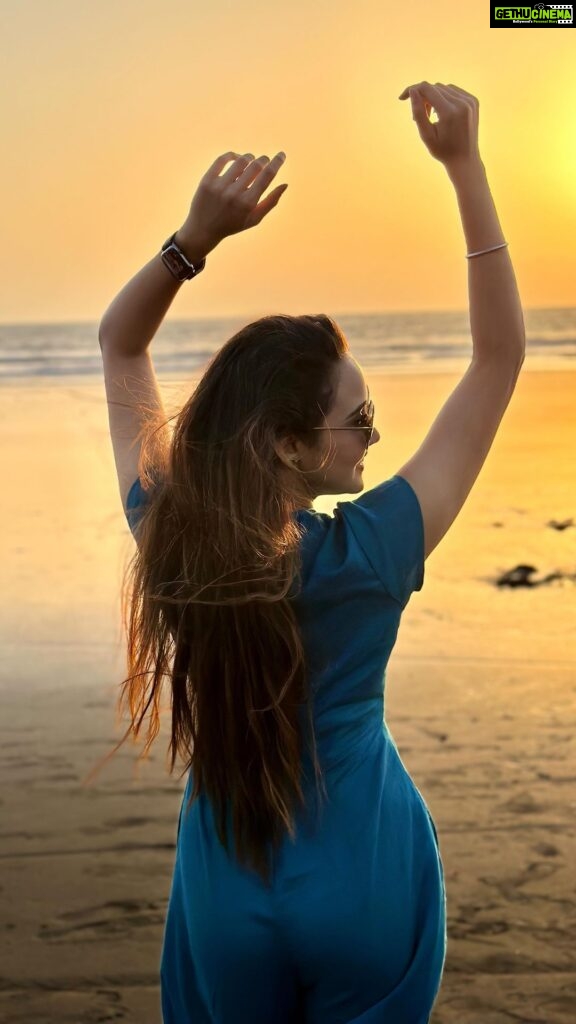 Ashi Singh Instagram - Love you Zindagi 💞 . #AshiSingh #AshiSinghReels #DearZindagi #LoveYouZindagi #Beach #GoaVibe #BeachReel