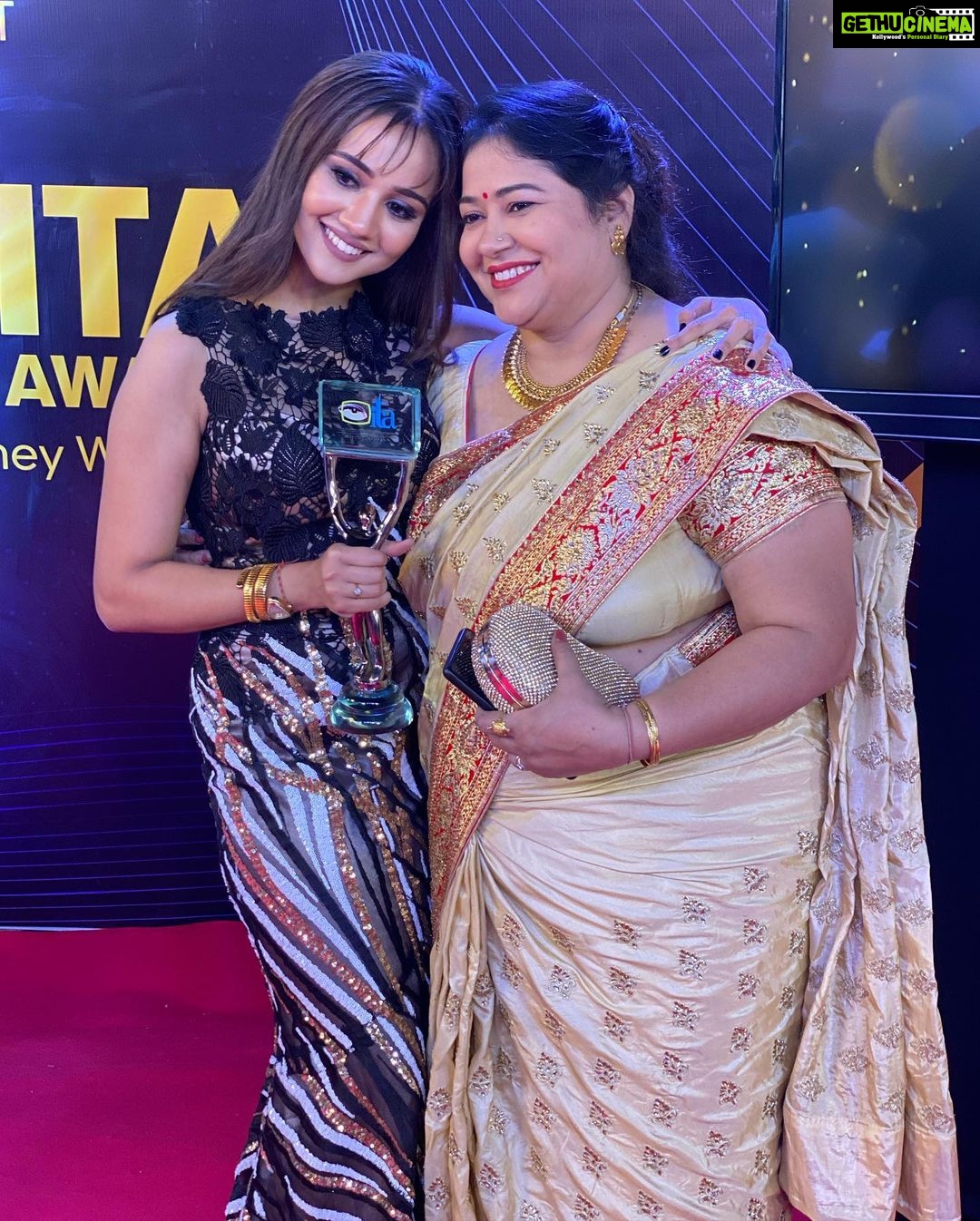 Ashi Singh Instagram - Posting this because you are the reason for everything I am today @nandnii01 Happy mother’s day to the most beautiful person ♥️
