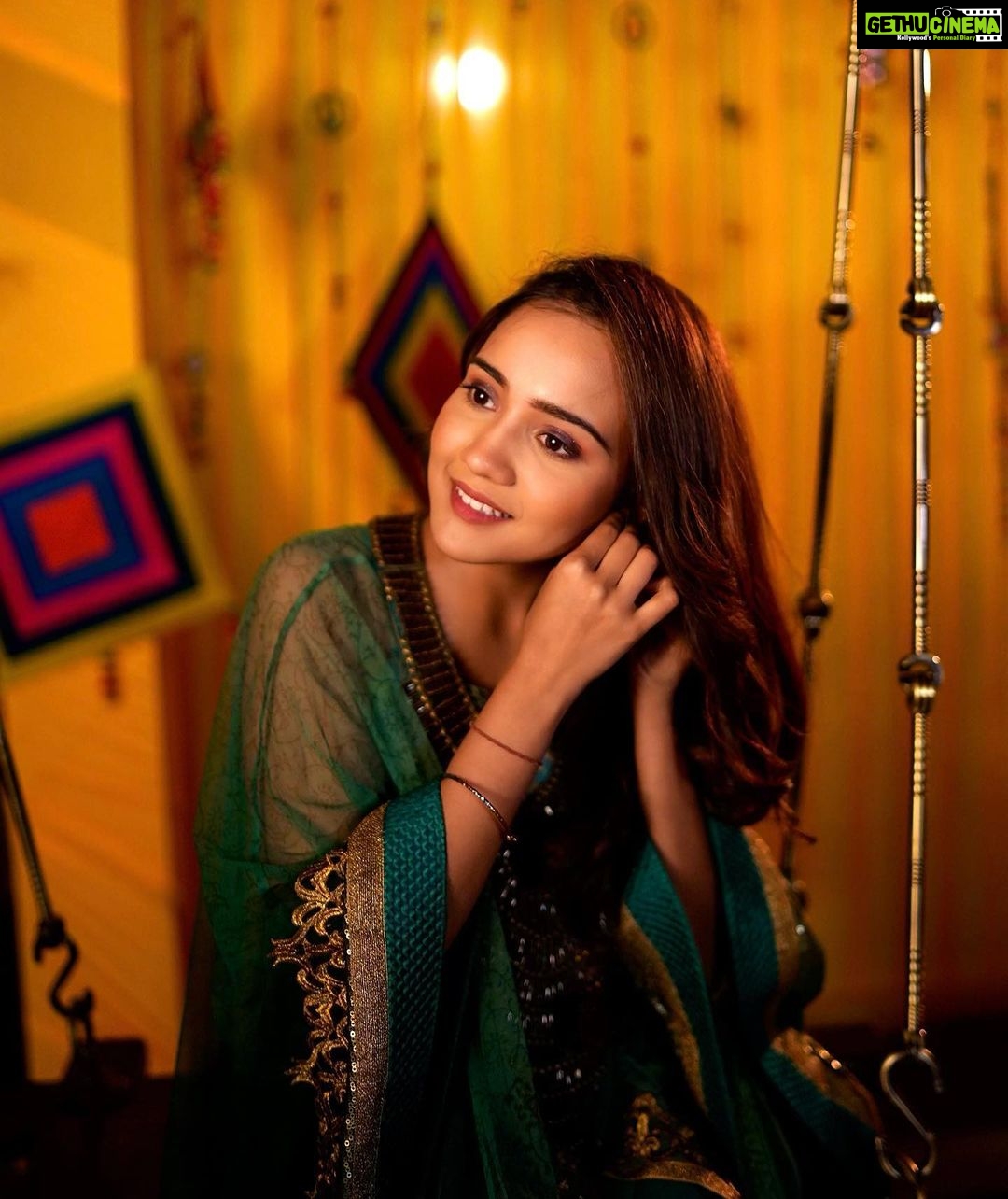 Ashi Singh Instagram - Meri Chaand baaliyan 🦚