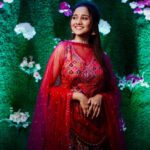 Ashi Singh Instagram – Happy Diwali 🎉
.
Wearing – @neerusindia