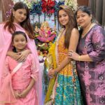 Ashi Singh Instagram - Day 2 well spent 🙏🏻 Jai shri Ganesha 🙏🏻 Ganpati Bappa morya 🙏🏻 . #AshiSingh #GaneshChaturthi #GanpatiBappa