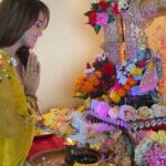 Ashi Singh Instagram - Day 2 well spent 🙏🏻 Jai shri Ganesha 🙏🏻 Ganpati Bappa morya 🙏🏻 . #AshiSingh #GaneshChaturthi #GanpatiBappa