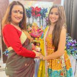 Ashi Singh Instagram - Day 2 well spent 🙏🏻 Jai shri Ganesha 🙏🏻 Ganpati Bappa morya 🙏🏻 . #AshiSingh #GaneshChaturthi #GanpatiBappa