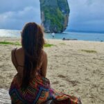 Ashi Singh Instagram - Lost in the tranquility of Krabi's beaches 🌊☀️ #IslandVibes #Krabi #BeachBabe