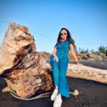 Ashi Singh Instagram - 1 or 2 ? . #AshiSingh #Beach #OffDay