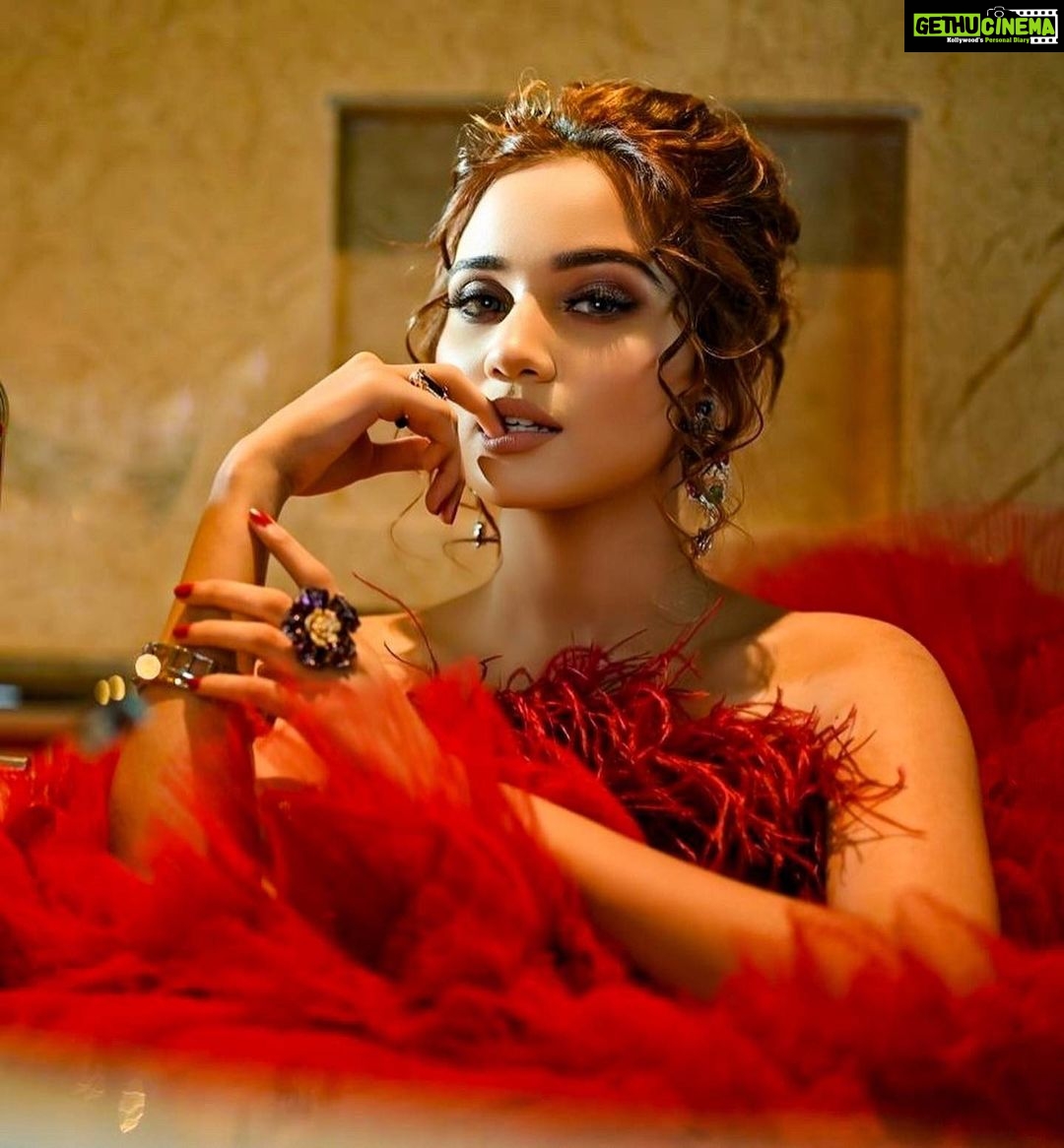 Ashi Singh Instagram - Presenting, My 1st Celebrity Guest and The 1st Look Of “MAGICAL MAKEOVERS” on The Very Beautiful:- @i_ashisinghh . Shoot Concept:- @nehaadhvikmahajan . 💄MUA , Hair & Styling :- @nehaadhvikmahajan . MakeUp :- @myglamm . 📸:- @knotsbyamp . . 👗Outfit:- @pankh_studio . 💍Jewellery:- @ambrusjewels @red_door_luxury . Location:- @courtyardmumbai . #makeup #ootd #nehaadhvikmahajan #makeupbyme💄 #nammakeovers #bride #to #be #bridal #look #bridalmakeupartist #destinationweddingmakeupartist #weddingmakeup #hair #hairstyling #nammakeovers #bollywood #television #makeupartist #mumbai #traveller #all #over #the #globe #bridesmaids