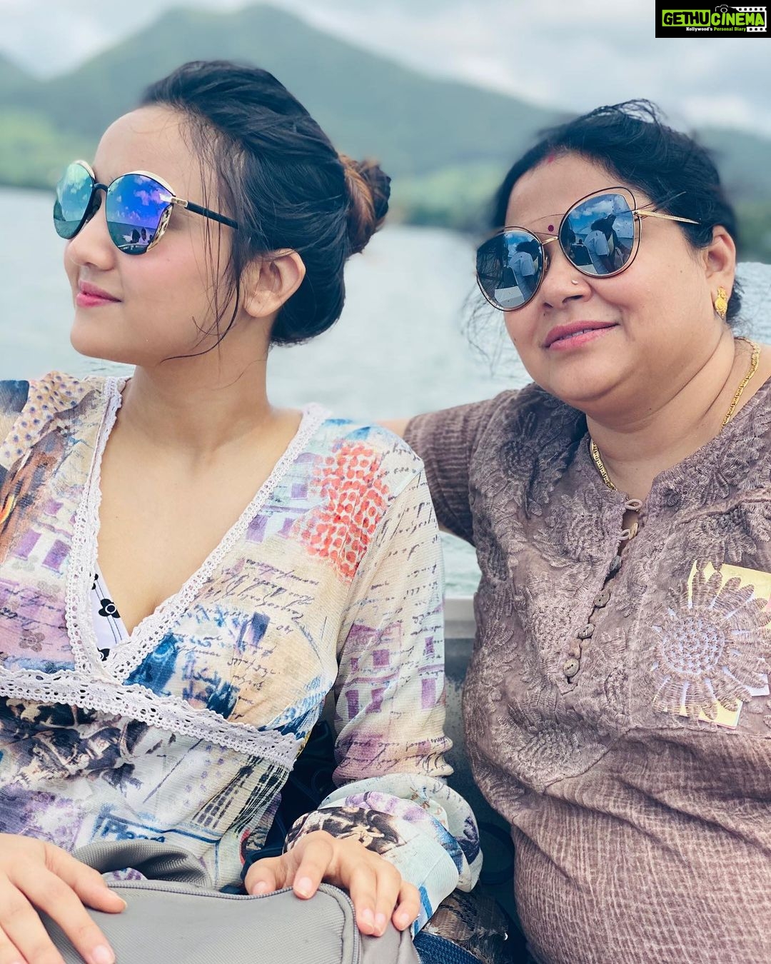 Ashi Singh Instagram - Posting this because you are the reason for everything I am today @nandnii01 Happy mother’s day to the most beautiful person ♥️