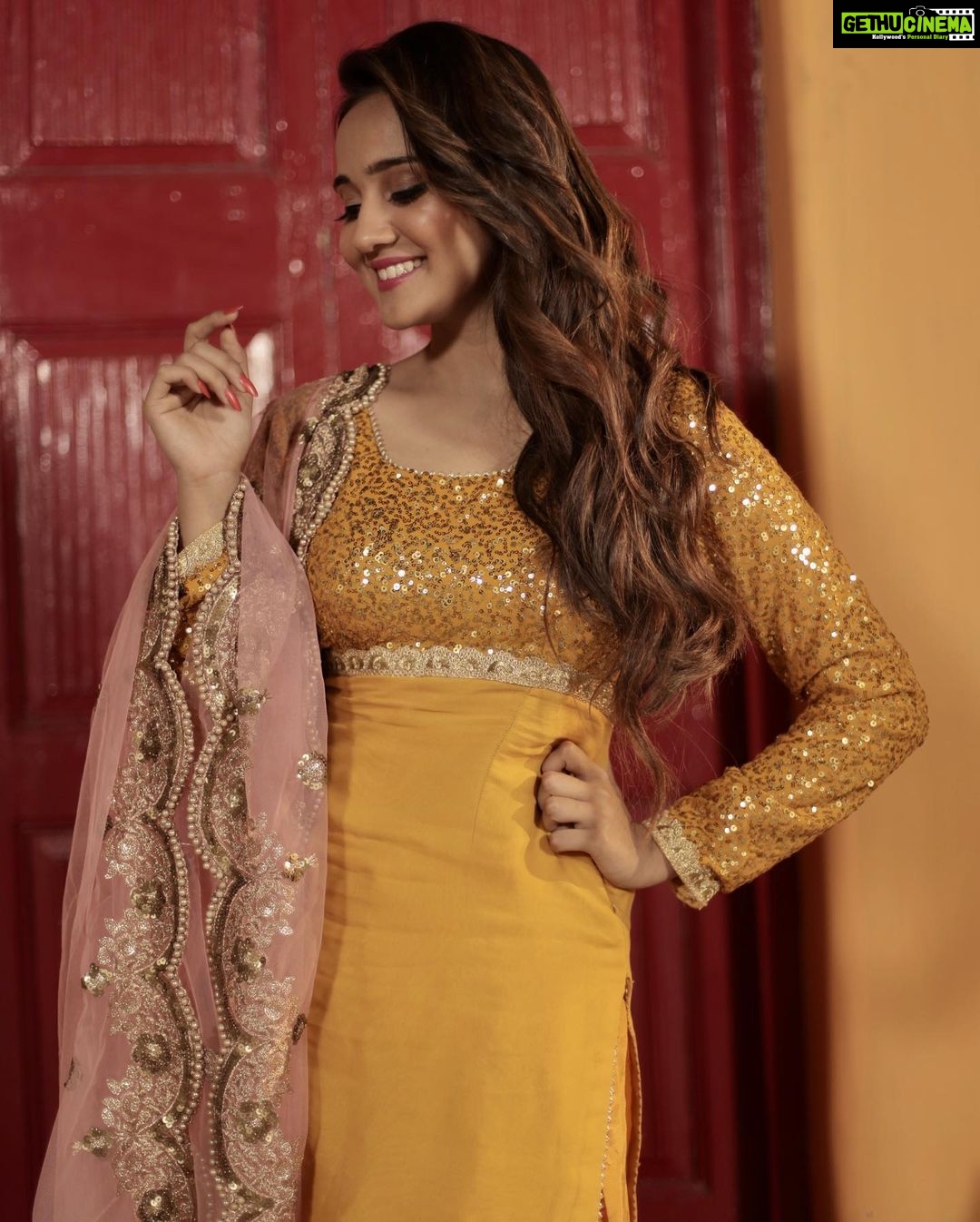 Ashi Singh Instagram - Punjabi vibes 🎀 . #AshiSingh