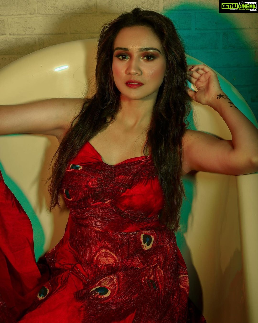 Ashi Singh Instagram - ❤️🔥 . Shot & Edited by @sharadagrawalphotography Shoot Managed by- @forum_vaghela_ @purple.star.entertainment Makeup by @saritasingh.mua Hair by @gauri_makeup_artistry Styled by @pse_celebs @kashhish #AshiSingh