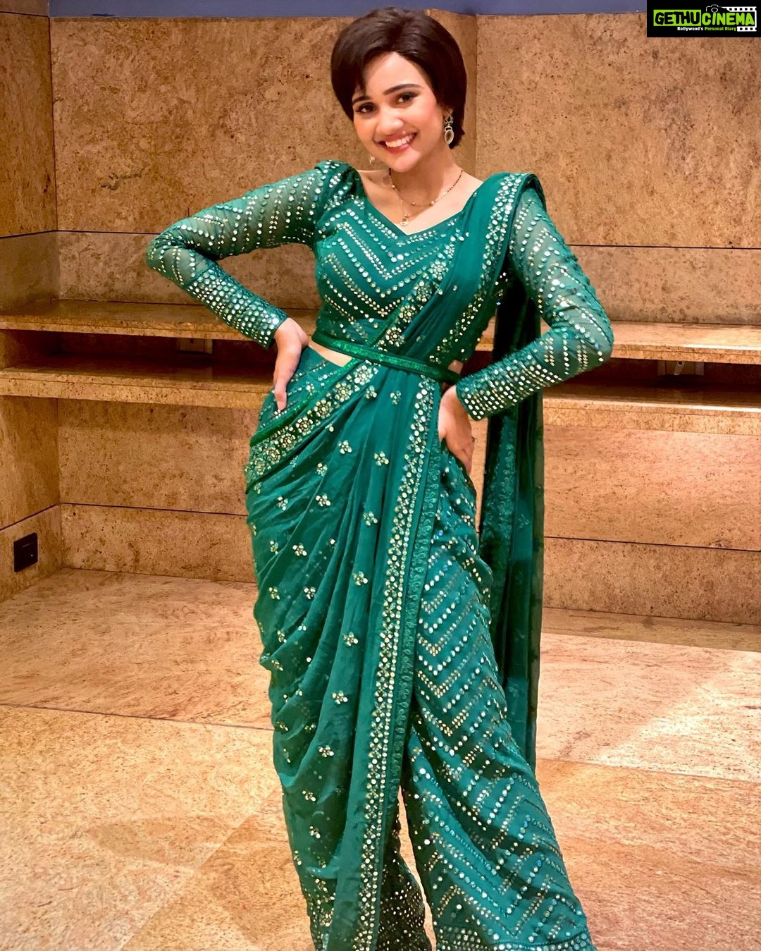 Ashi Singh Instagram - From the Nomination party of Zee Rishtey Awards💚. Thank you @vaibhavsingh182019 for the click ♥️ . #AshiSingh #MeetHooda #MeetBadlegiDuniyaKiReet #Meet #ZRA #ZeeRishteyAwards #ZRA2021 #ZeeRishteyAwards2021 #MeetOnZeeTV