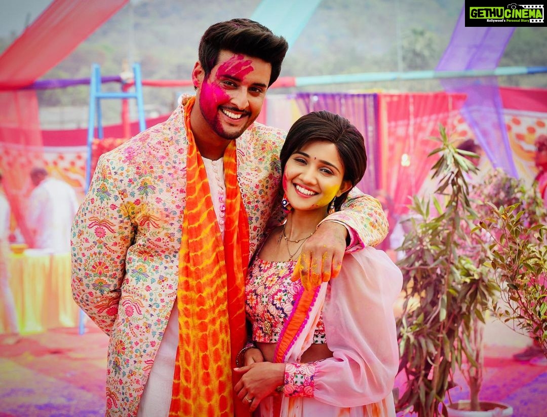 Ashi Singh Instagram - HAPPY HOLI π¦π¨ Meet aur Meet ki pehli holi π« Dekhna na bhule MEET Zee TV par mon-sat 7:30pm {Meet π Meet} πΈ~ @pappu.gupta.549 . #MEET #MeetHooda #MeetBadlegiDuniyaKiReet #MeetAurMeet #MeetOnZeeTV