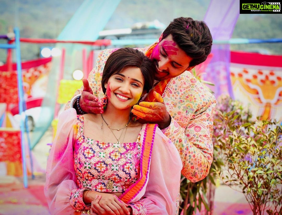 Ashi Singh Instagram - HAPPY HOLI π¦π¨ Meet aur Meet ki pehli holi π« Dekhna na bhule MEET Zee TV par mon-sat 7:30pm {Meet π Meet} πΈ~ @pappu.gupta.549 . #MEET #MeetHooda #MeetBadlegiDuniyaKiReet #MeetAurMeet #MeetOnZeeTV
