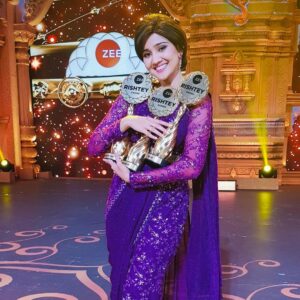 Ashi Singh Instagram - The happiness which I felt can’t be described in words 😇
🌟BEST BETI 
🌟BEST NAYI JODI 
 and the most prestigious for me 
🌟FAVOURITE NAYA SADASYA (F) 
.
Thank you @zeetv 
@shashisumeetproductions TEAM MEET ♥️
Thank you everyone for all the love and support ♥️
.
#AshiSingh #ZRA2021 #Meet #MeetHooda #MeetAurMeet #MeetBadlegiDuniyaKiReet