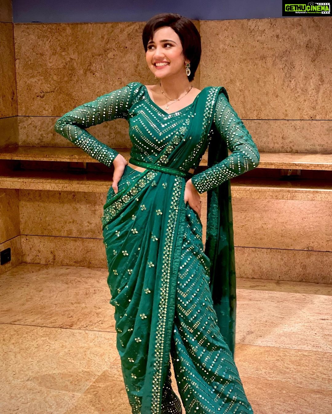 Ashi Singh Instagram - From the Nomination party of Zee Rishtey Awards💚. Thank you @vaibhavsingh182019 for the click ♥️ . #AshiSingh #MeetHooda #MeetBadlegiDuniyaKiReet #Meet #ZRA #ZeeRishteyAwards #ZRA2021 #ZeeRishteyAwards2021 #MeetOnZeeTV