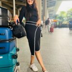 Ashi Singh Instagram - Hey! its me with little luggage 🤪 . Outfit: @ikichic_official Stylist: @styledbynikinagda #AshiSingh #Airportlook #TravelDiaries