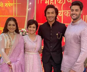 Ashi Singh Instagram - Zarur dekhein Meet wali Diwali 31st oct ko 12pm or 7pm sirf zee tv par. ♥️
Bhai MEET wali diwali me zee kutumb ke sare sitaron ke sath hume to bada maza aya. ♥️
@zeetv 
.
#meet #MeetBadlegiduniyaKiReet #MeetWaliDiwali #MeetAurMeet #Ashisingh #AshiSinghAsMeet