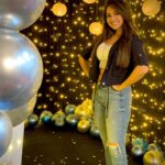 Ashi Singh Instagram - Tension is who you think you should be,relaxation is who you are 🦋 I am relaxed 😋 . #Ashisingh #NainaAgarwal #Yasmine #MeetHooda #Meet #meetbadlegiduniyakireet