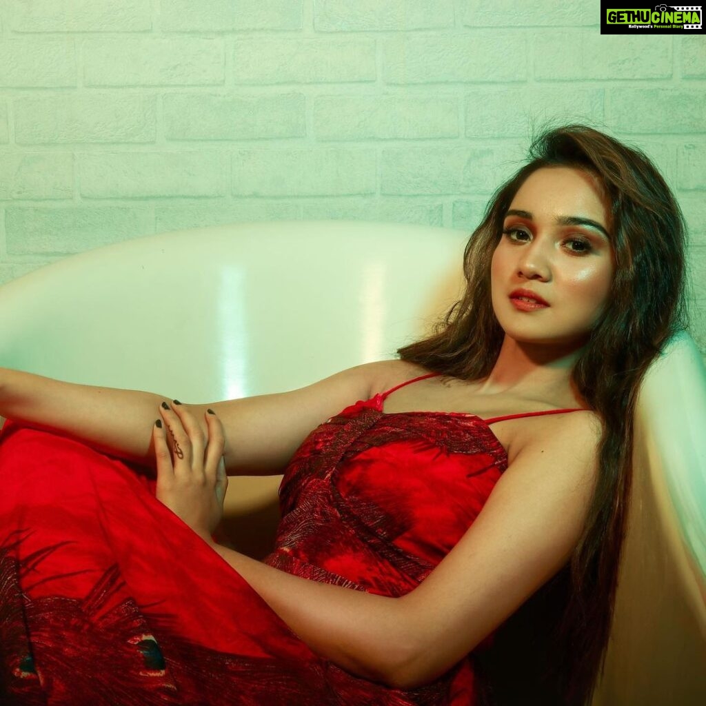 Ashi Singh Instagram - Say yes, take risks, and live life on your own terms ♥️ . #ashisingh #photography #photoshoot #bathtubphotoshoot . Shot & Edited by @sharadagrawalphotography Shoot Managed by- @forum_vaghela_ @purple.star.entertainment Makeup by @saritasingh.mua Hair by @gauri_makeup_artistry Styled by @pse_celebs @kashhish