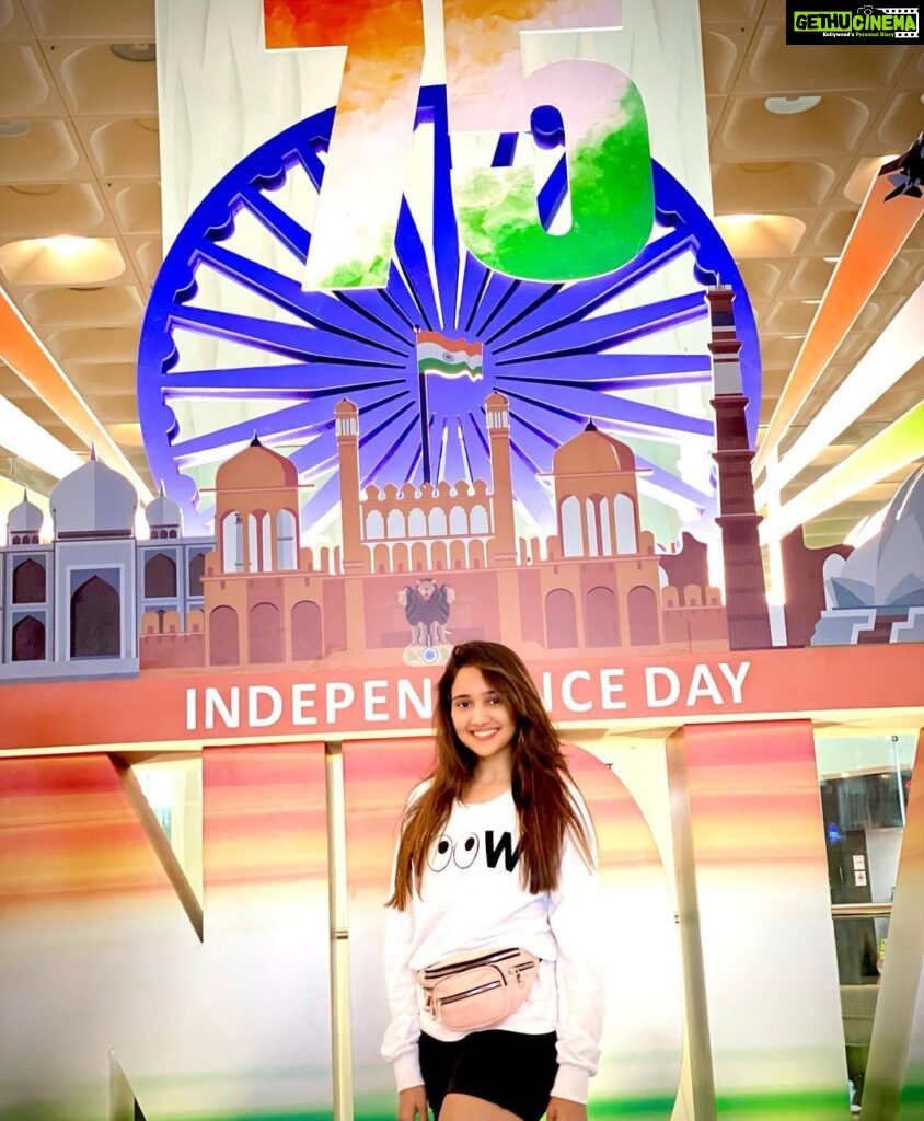 Ashi Singh Instagram - Happy independence day ♥️🇮🇳♥️ . #Ashisingh #independenceday #75independenceday🇮🇳