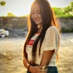 Ashi Singh Instagram – It is almost impossible to watch a sunset and not a dream 🌞
.
#ashisingh #sunset #randomclick