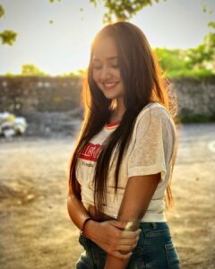 Ashi Singh Instagram - It is almost impossible to watch a sunset and not a dream 🌞
.
#ashisingh #sunset #randomclick