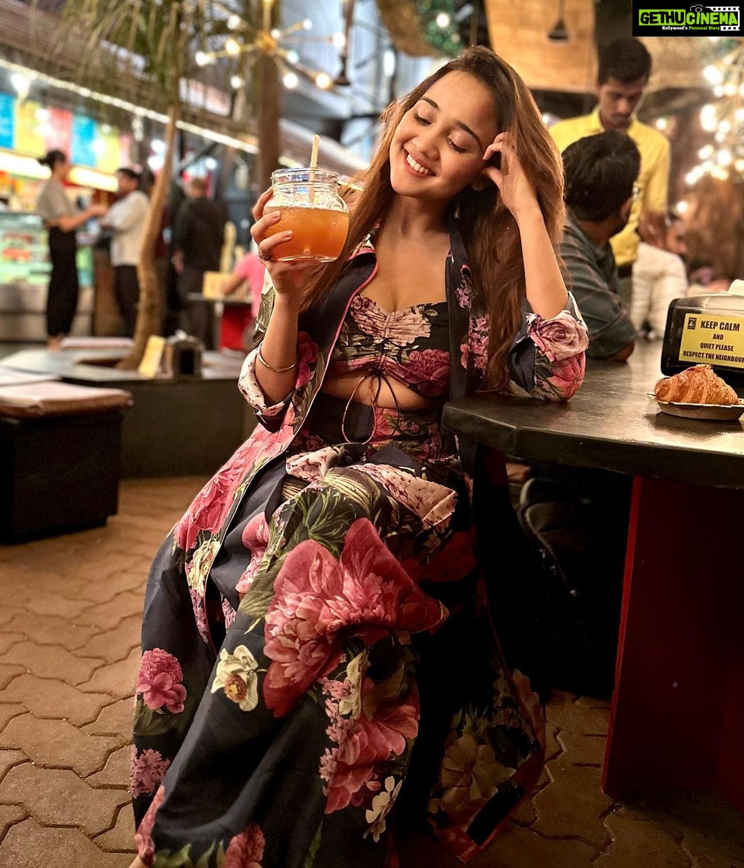 Ashi Singh Instagram - Just chilling with myselfš„¤