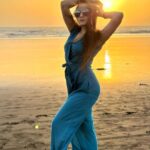 Ashi Singh Instagram - Beach day 🏝️ . #AshiSingh #Beach #Sundowner #Sunset #SunsetOnBeach