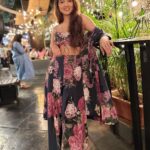 Ashi Singh Instagram - 🌺💐🌺 . Outfit: @gazalguptacouture Stylist: @styledbynikinagda