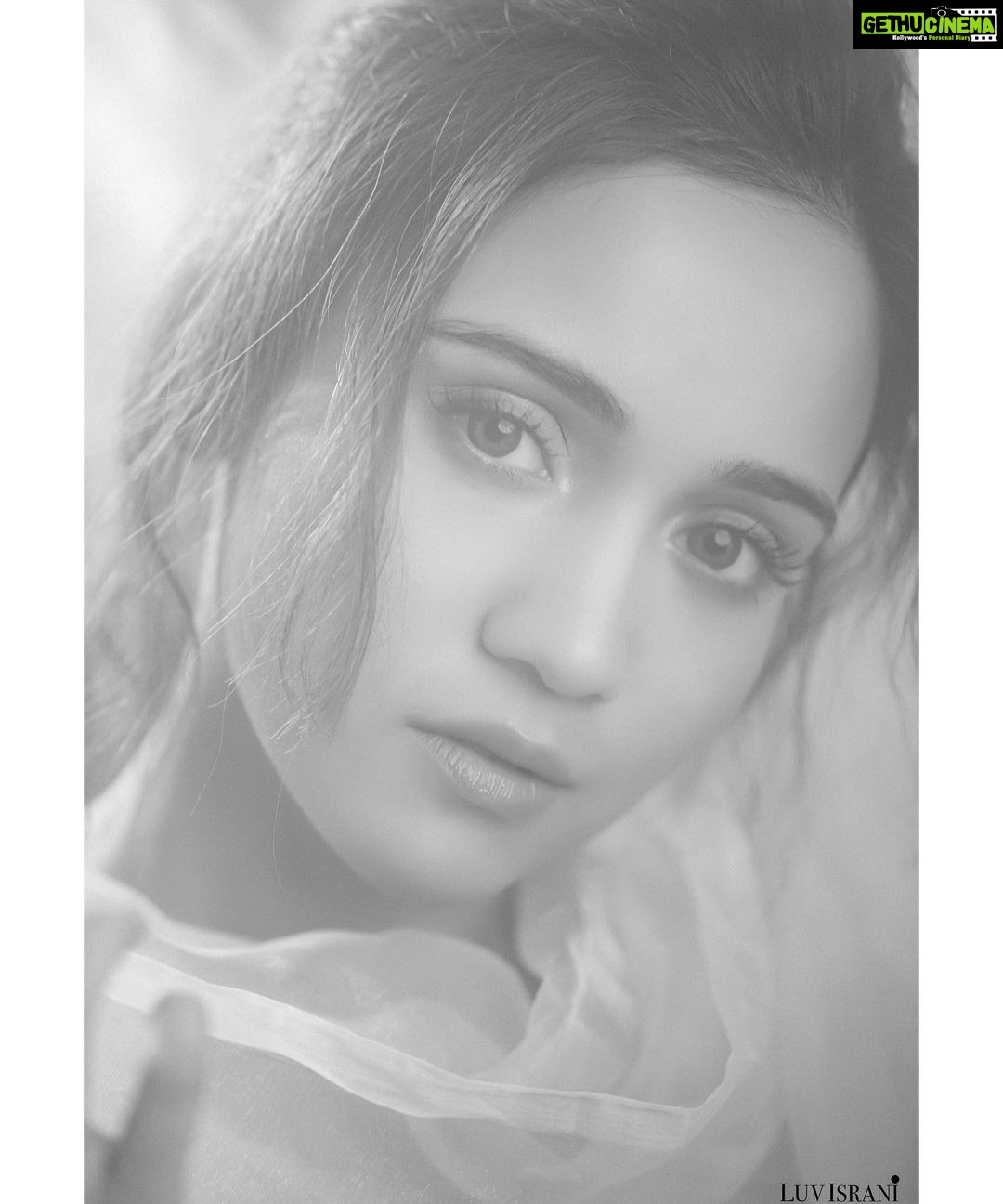 Ashi Singh Instagram - A vibe which canβt be explained π€ππ€ . Concept, Photography & Styling - Luv Israni @luvisranifanclub Make up & Hair Styling - Kanika Arora @kanika_arrora Assisted by - Harshita Patel @makeoverby_harshitapatel