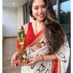 Avantika Khatri Instagram - गृह प्रवेश पूजा, गुड़ी पड़वा के शुभ मुहूर्त पे । 🙏🏻 . #AK #and #Milind #luxuryhomes #luxuryproperty #we #did #it #newhouse #onemore #housebeautiful #mynew #home #gudipadwa #grahpravesh #eventful #day #summervibes #pretty #avantika #khattri #filmmaker #mumbai #pune #india #bollywoodactress #producer #celebrity #avantikakhattrilatestpics #avantikakhattri @directors_visions @avantikakhattri