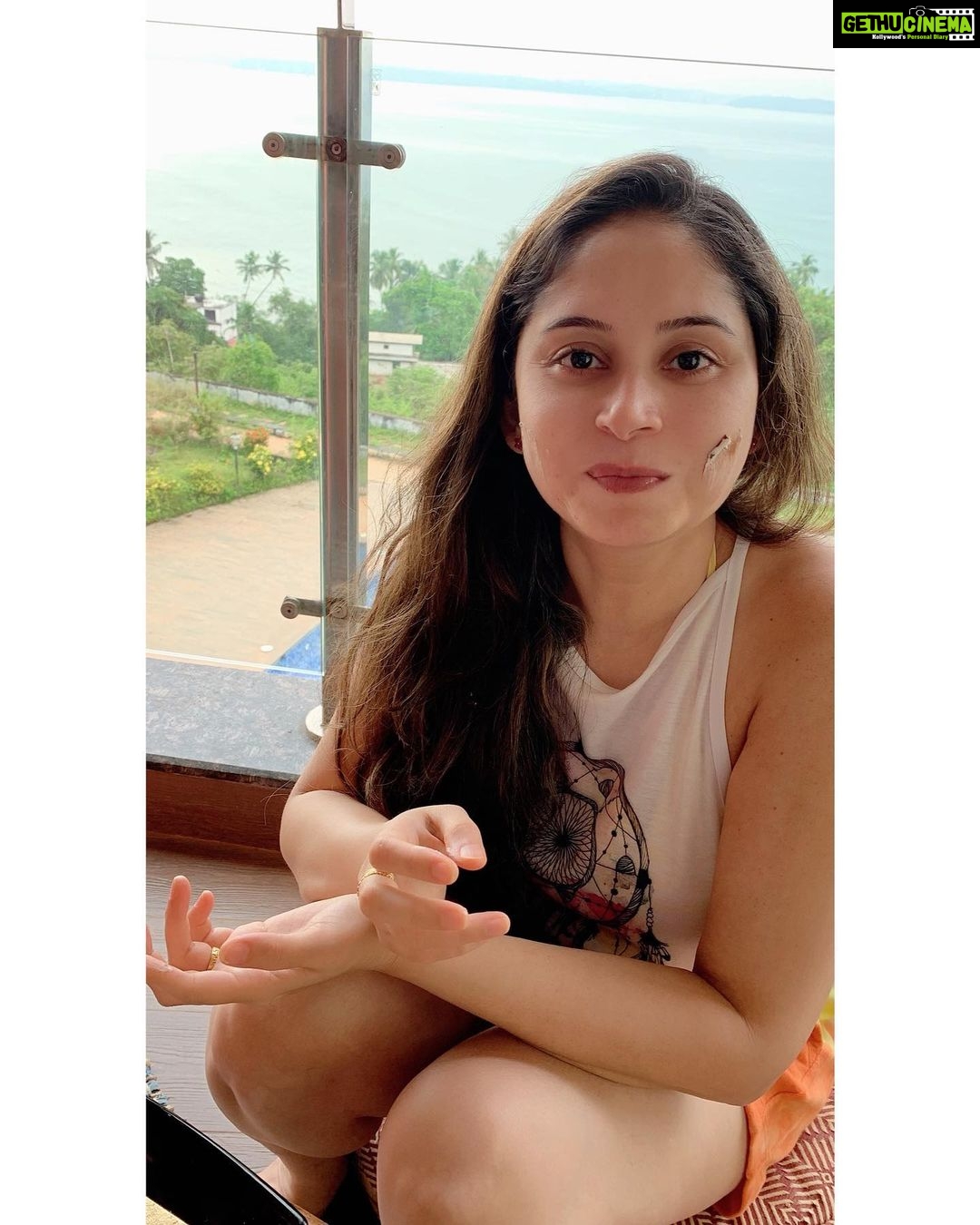 Avantika Khatri Instagram - Birthdaycation & Familycation combined, made me feel like a kid again. Back to School ! šš¤š§š»š¤¦š»āāļø #20thnovember . #KudiAK #vacation #with #family #happy #holidays #sunkissed #sun #sea #beach #sand #cute #travel #lazy #birthday #morning #celebrations #sexy #cute #avantika #khattri #filmmaker #bollywoodactress #producer #actor #beauty #celebrity #avantikakhattrilatestpics #avantikakhattri @directors_visions @avantikakhattri