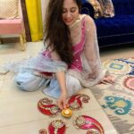 Avantika Khatri Instagram - शुभ दीपावली २०२१ 🪔💥 Here are some Not-So-Mandatory Diwali Pics. But definitely collecting them for the Memories. The best thing about Memories, is making them. The second best is collecting them in pictures. . #KudiAK #दिवाली #दीपावली #diwali2021 #diwaliwishes #lights #diya #diyas #crackers #patakha #pink #dupatta #gold #silver #happygirl #smileface #wings #burningbright #bindi #indian #indianwear #ethnicwear #fushia #globetrotters #actress #filmmaker #producer #celebrity #avantikakhattrilatestpics #avantikakhattri @directors_visions @avantikakhattri
