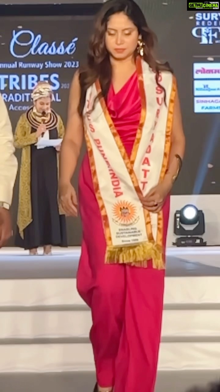 Avantika Khatri Instagram - Being Felicitated ! @suryadatta_group Had the great pleasure to Judge India’s budding fashion designers and upcoming talents @sivassifd Video Credit - @sandesh_navlakha 🤗 . #KudiAK #AK #avantikakhattri #jury #duties #felicitated #suryaduttainstitutes #fashion #technology #institute #suryadutta #advocator #of #selflove #avantika #khattri #filmmaker #mumbai #pune #india #bollywoodactress #producer #bollywood #actress #filmdirector #filmmaker #celebrity #pictures #avantikakhattrilatestpics @avantikakhattri