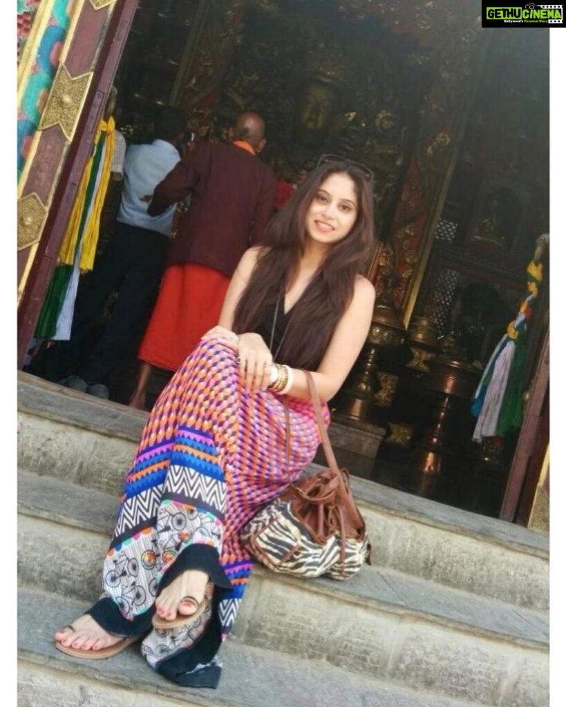 Avantika Khatri Instagram - Remembering my Visit with Mom to Kathmandu, Nepal and Pashupatinath Temple (World Heritage Site) dedicated to Lord Shiva, on this auspicious occasion of Mahashivratri. हर हर महादेव 🛕 . #AK #mahashivratri #mahashivratri2022 #peaceful #living #love #travel #temples #gold #silver #mom #gendaphool #pashupatinath #pashupatinathtemple #temple #kathmandu #nepal #happygirl #smileface #burningbright #indian #oceanbreeze #orchids #globetrotters #actress #filmmaker #producer #celebrity #avantikakhattrilatestpics #avantikakhattri @directors_visions @avantikakhattri