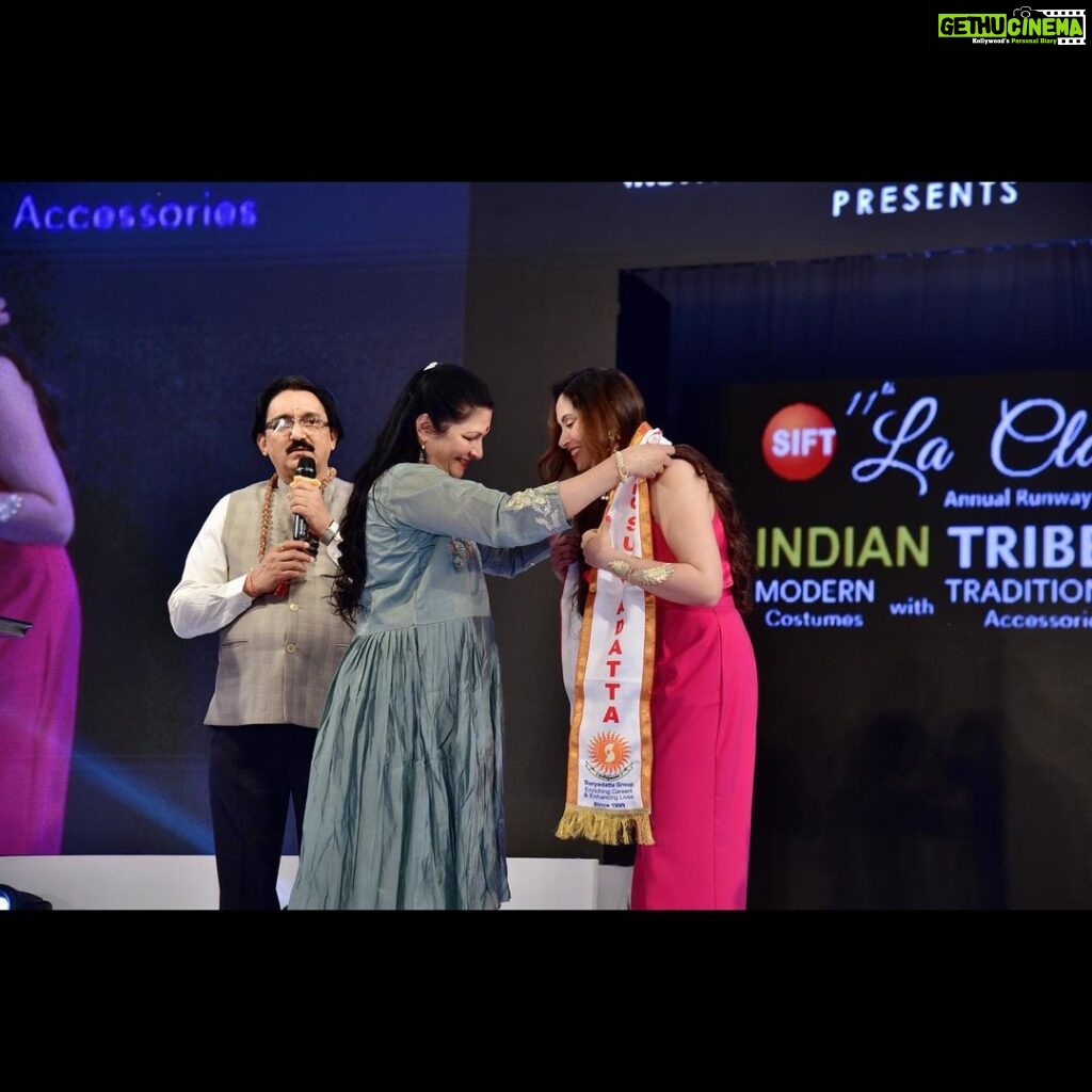 Avantika Khatri Instagram - Being Felicitated ! @suryadatta_group Had the great pleasure to Judge India’s budding fashion designers and upcoming talents. @sivassifd . #KudiAK #AK #avantikakhattri #jury #duties #felicitated #suryaduttainstitutes #fashion #technology #institute #suryadutta #advocator #of #selflove #avantika #khattri #filmmaker #mumbai #pune #india #bollywoodactress #producer #bollywood #actress #filmdirector #filmmaker #celebrity #pictures #avantikakhattrilatestpics @avantikakhattri