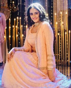 Ayesha Singh Instagram - #terimeridoriyaann #tmd #ghkkpm #starplus ❤️. 📸 @creative_babu_01 Hair @zeenat_az make up @ram_makeover_000