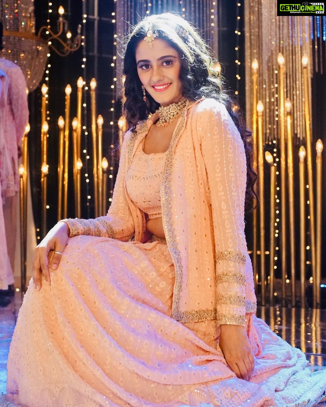 Ayesha Singh Instagram - #terimeridoriyaann #tmd #ghkkpm #starplus ❤️. 📸 @creative_babu_01 Hair @zeenat_az make up @ram_makeover_000