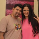 Ayesha Singh Instagram - Its fun while working with such a great creative director @siddhartha_vankar_official who leaves no stone unturned with his hard work and sincerity and I am so happy that I found a great friend in you. #ghumhaikisikeypyaarmeiin ❤️🥰 @siddhartha_vankar_official