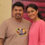 Ayesha Singh Instagram - Its fun while working with such a great creative director @siddhartha_vankar_official who leaves no stone unturned with his hard work and sincerity and I am so happy that I found a great friend in you. #ghumhaikisikeypyaarmeiin ❤️🥰 @siddhartha_vankar_official