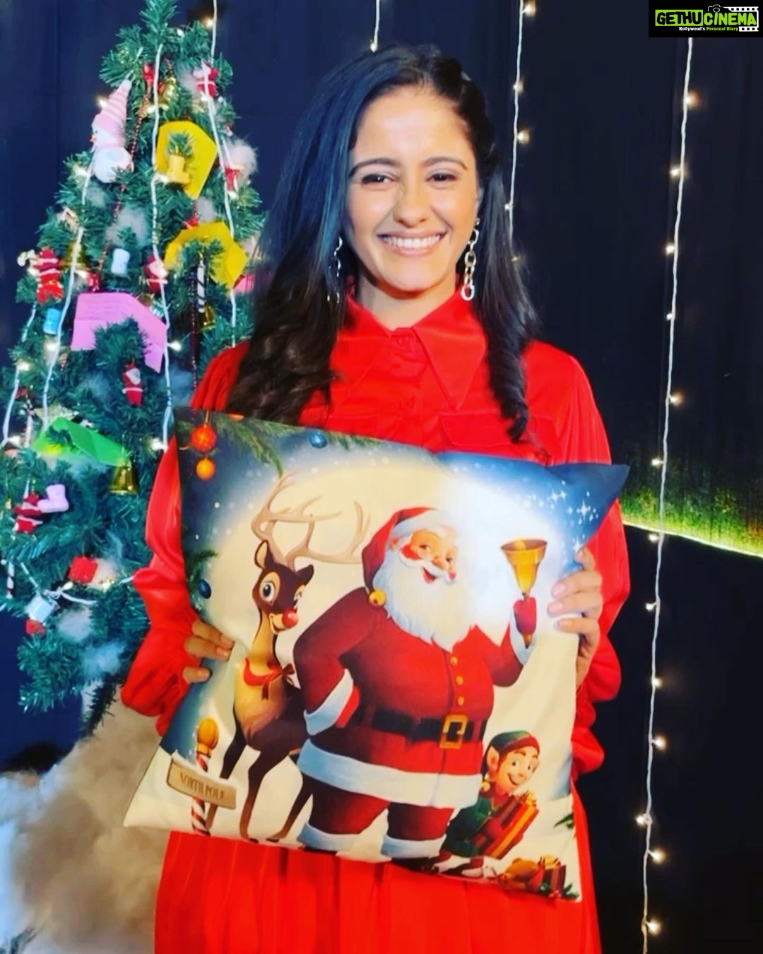 Ayesha Singh Instagram - Bringing 2023 with a big smile and hopeful eyes. Happy New year everyone, with loads of love ❤️