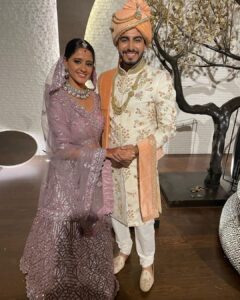 Ayesha Singh Instagram - 💕 #bidai Song link in bio💕🙏🏻. With @naisargmistry_