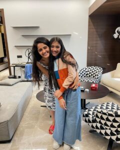 Ayesha Singh Instagram - 💕 #bidai Song link in bio💕🙏🏻. With @naisargmistry_