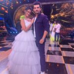Ayesha Singh Instagram – @arjunbijlani Beautiful human being..Feeds you his food if you stare at it for long..👉🏻Swipe for proof 😋😜🥰.. #cute