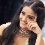 Ayesha Singh Instagram - Just because I am In love with this song #kesariyateraishqhaipiya ❤️ #music #reels #instagram #trendingreels #trending #trendingsongs